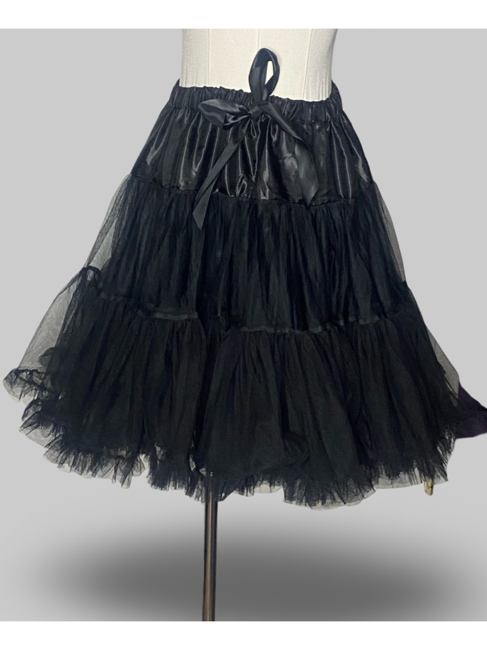 NWT Blissfulao Multi-Layer Black Mesh Petticoat Underskirt O/S
Gothic cosplay